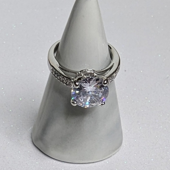 Cubic Zirconia Bling Size 6 Fashion Statement Jewelry Engagement Wedding Ring - Picture 9 of 9